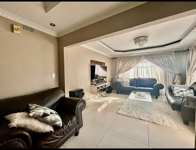 4 BEDROOM HOUSE FOR SALE IN VANDERBIJLPARK SE 6